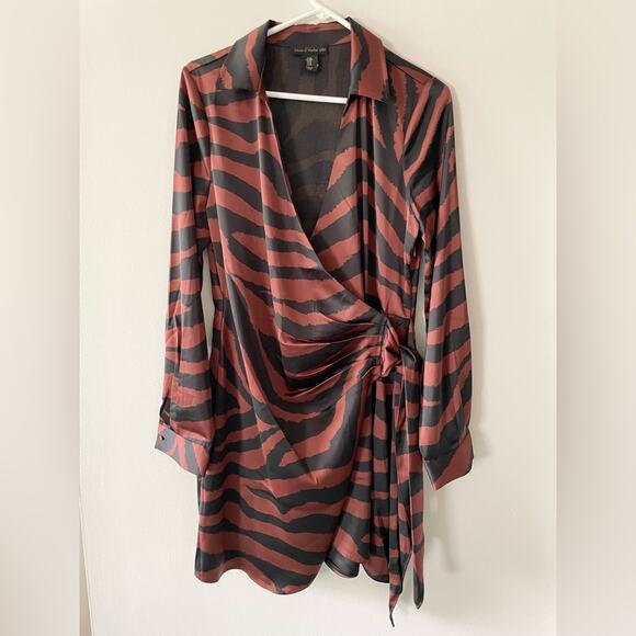 NWOT House of Harlow 1960 Tiger Stripe Satin Faux Wrap Dress Size M - Picture 2 of 6